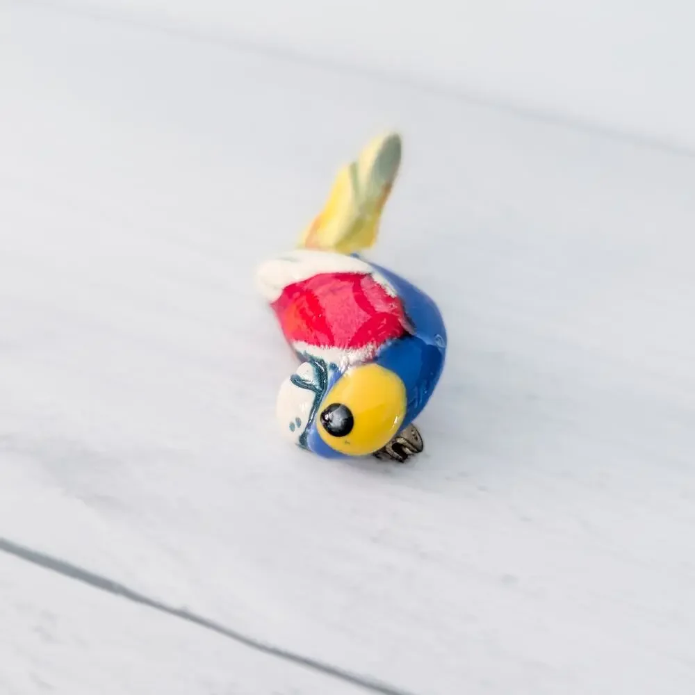 Vintage Brooch / Vintage Pin Ceramic Bird / Parrot Brooch